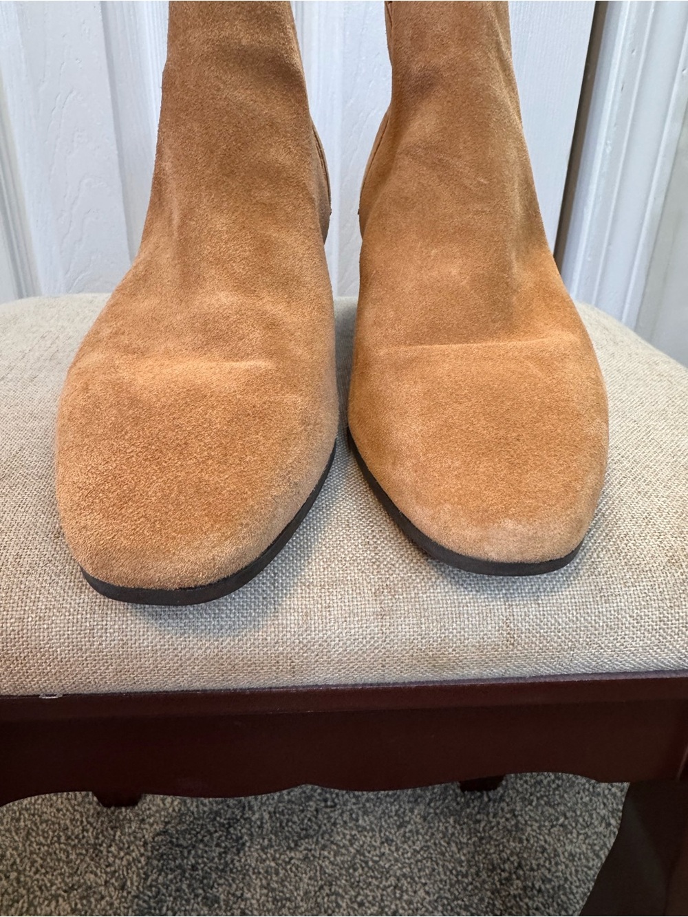Talbots Woman’s Tan/Camel Scalloped Ankle Suede Booties Size 8.5 Inside Flaw - Picture 5 of 14